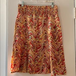 100% silk skirt. In very good condition.